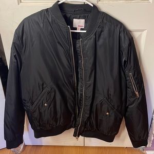 I’m selling a black bomber jacket, it’s also in great condition used once
